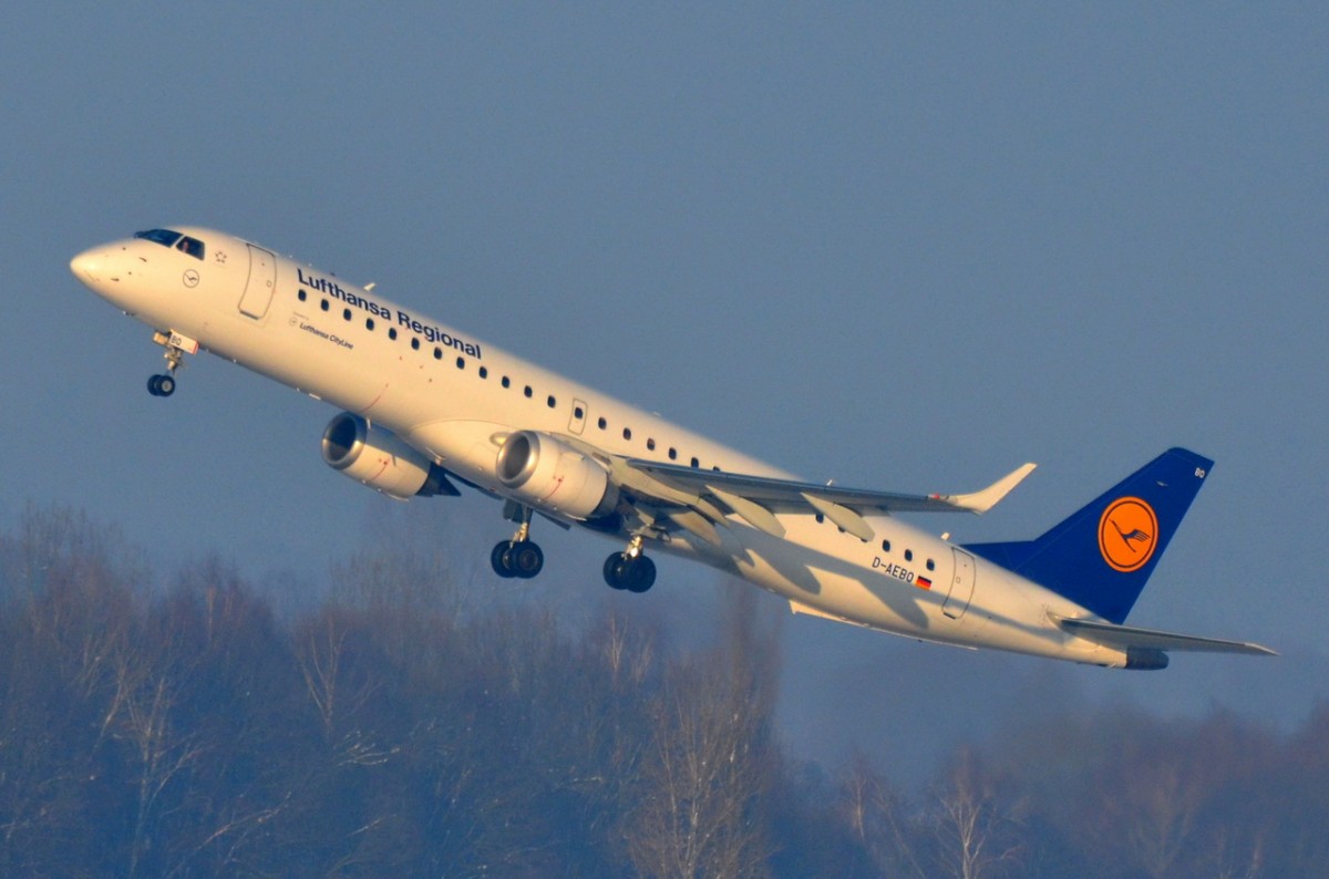 D-AEBQ Lufthansa CityLine Embraer ERJ-195LR (ERJ-190-200 LR)   am 01.01.2015 in München gestartet