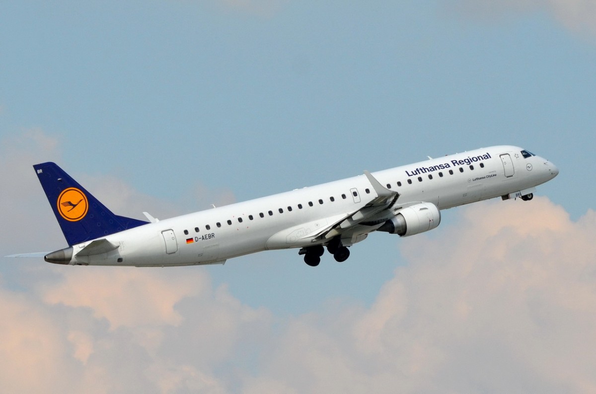 D-AEBR Lufthansa CityLine Embraer ERJ-195LR (ERJ-190-200 LR)  gestartet in München   10.09.2015