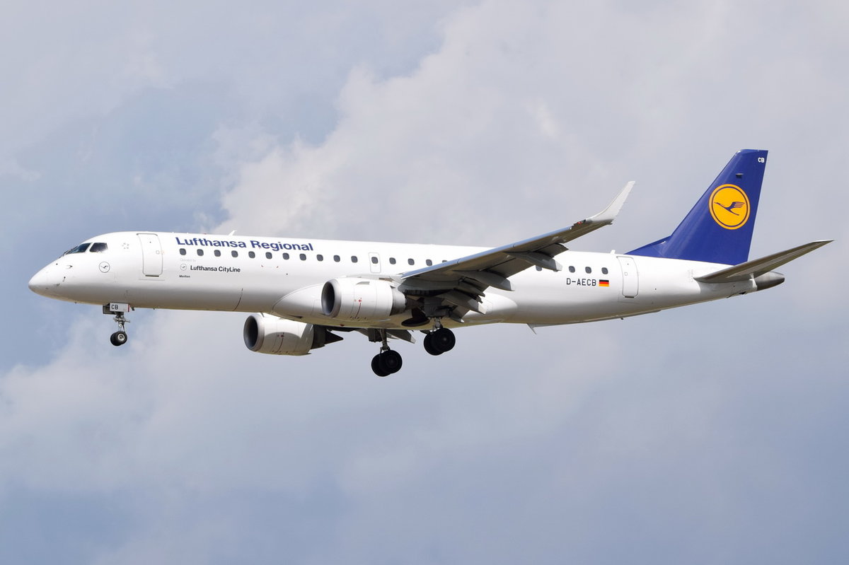 D-AECB Lufthansa CityLine Embraer ERJ-190LR (ERJ-190-100 LR)  in Frankfurt beim Anflug am 06.08.2016