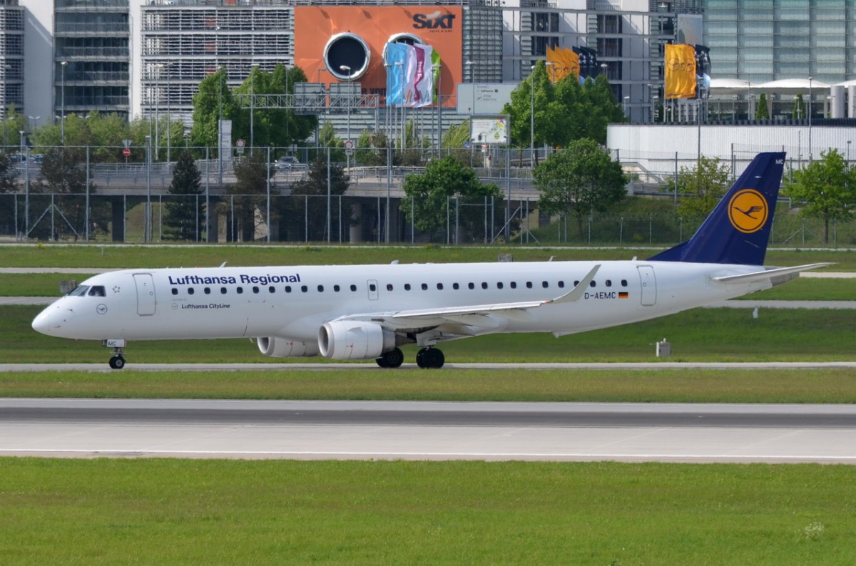 D-AEMC Lufthansa CityLine  Embraer ERJ-195LR (ERJ-190-200 LR)  warten auf Start in München am 10.05.2015