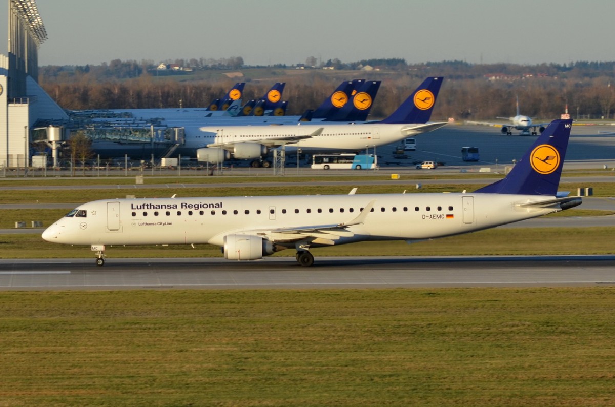 D-AEMC Lufthansa CityLine Embraer ERJ-195LR (ERJ-190-200 LR)  in München beim Start am 06.12.2015