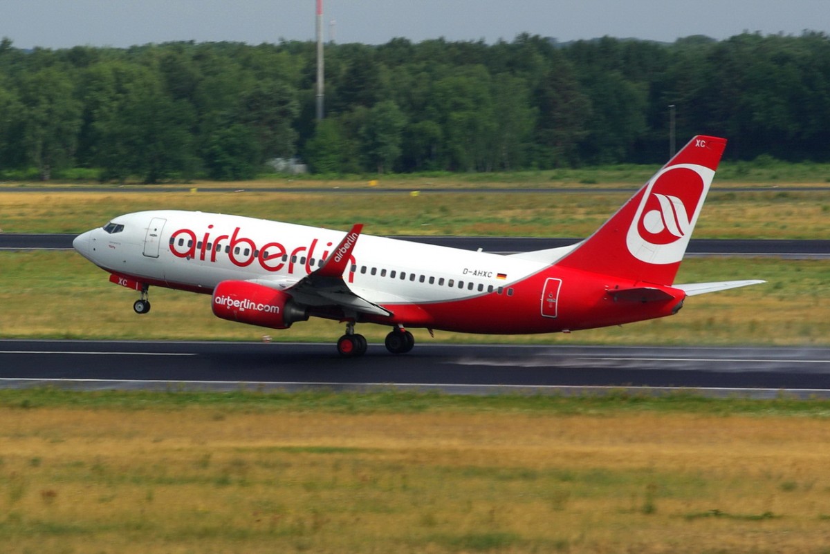 D-AHXC Air Berlin Boeing 737-7K5(WL)   in Tegel beim Start am 08.07.2015