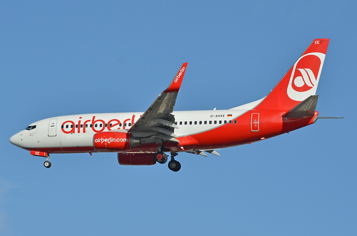D-AHXE Air Berlin Boeing 737-7K5(WL)   beim Anflug auf Tegel  03.03.2015
