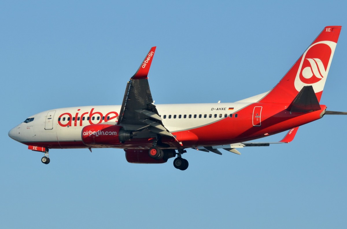 D-AHXE Air Berlin Boeing 737-7K5(WL)   in Tegel beim Anflug am 20.03.2015