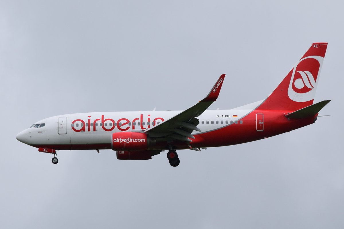 D-AHXE Air Berlin Boeing 737-7K5(WL)  in München beim Landeanflug am 19.05.2016