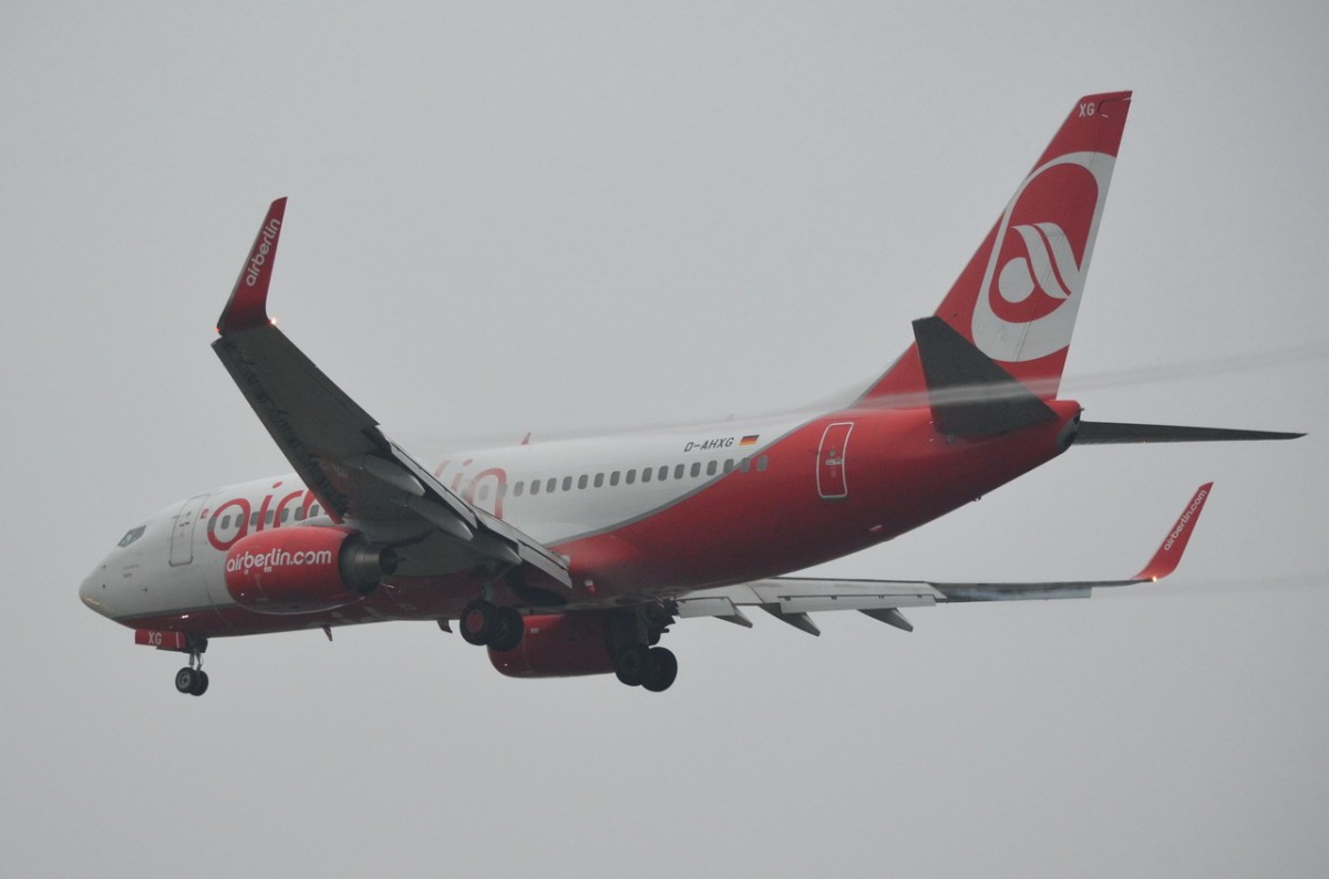 D-AHXG Air Berlin Boeing 737-7K5(WL)   in Tegel beim Anflug am 13.11.2014