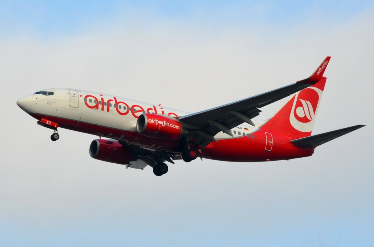 D-AHXG Air Berlin Boeing 737-7K5(WL)  am 21.11.2014 beim Anflug auf Tegel