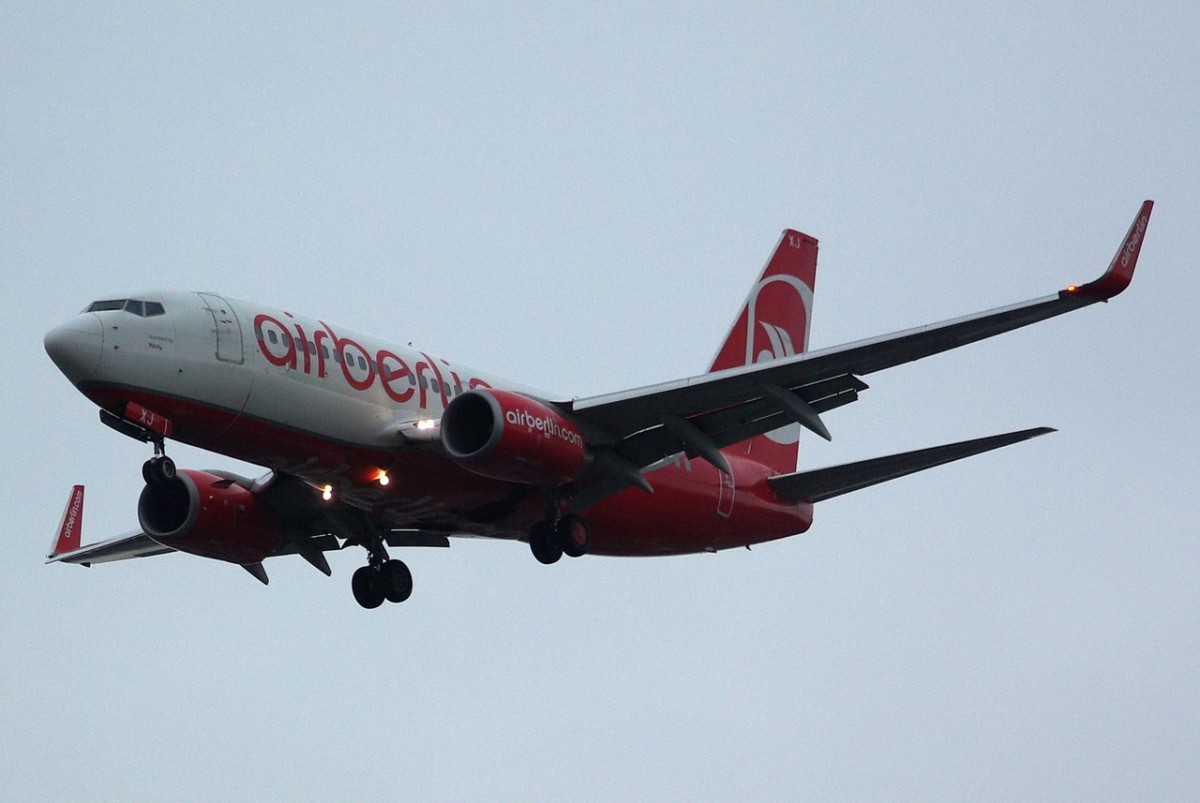 D-AHXJ Air Berlin Boeing 737-7K5(WL)   Landeanflug Tegel am 16.12.2014