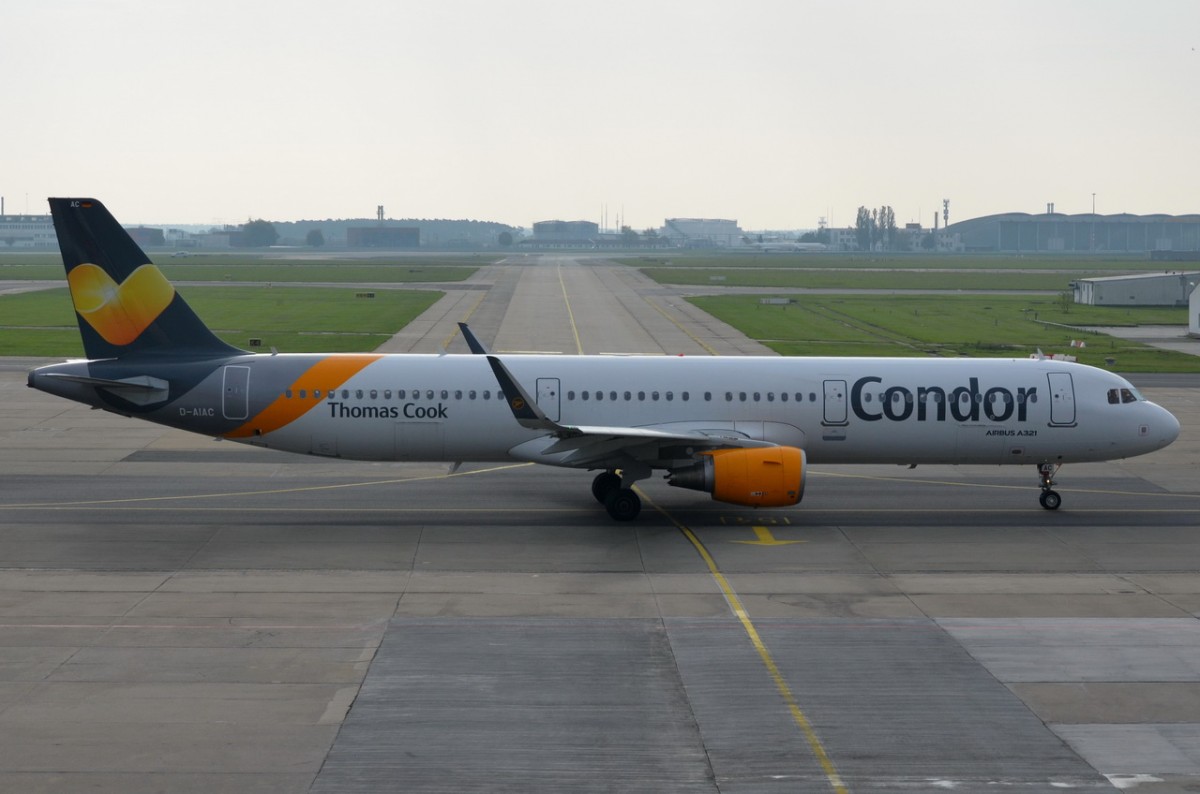 D-AIAC Condor Airbus A321-211 (WL)    in Schönefeld am 13.10.2014 zum Start