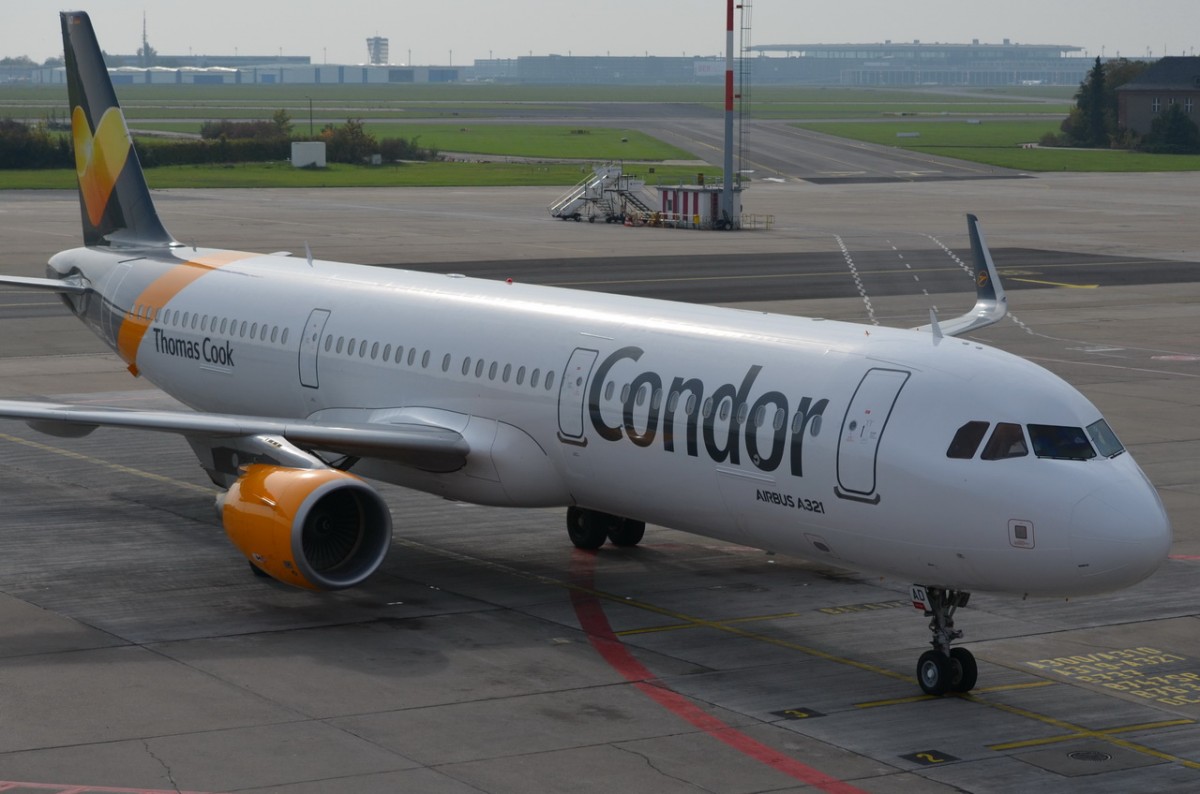 D-AIAD Condor Airbus A321-211 (WL)    beim Gate in Schönefeld am 13.10.2014