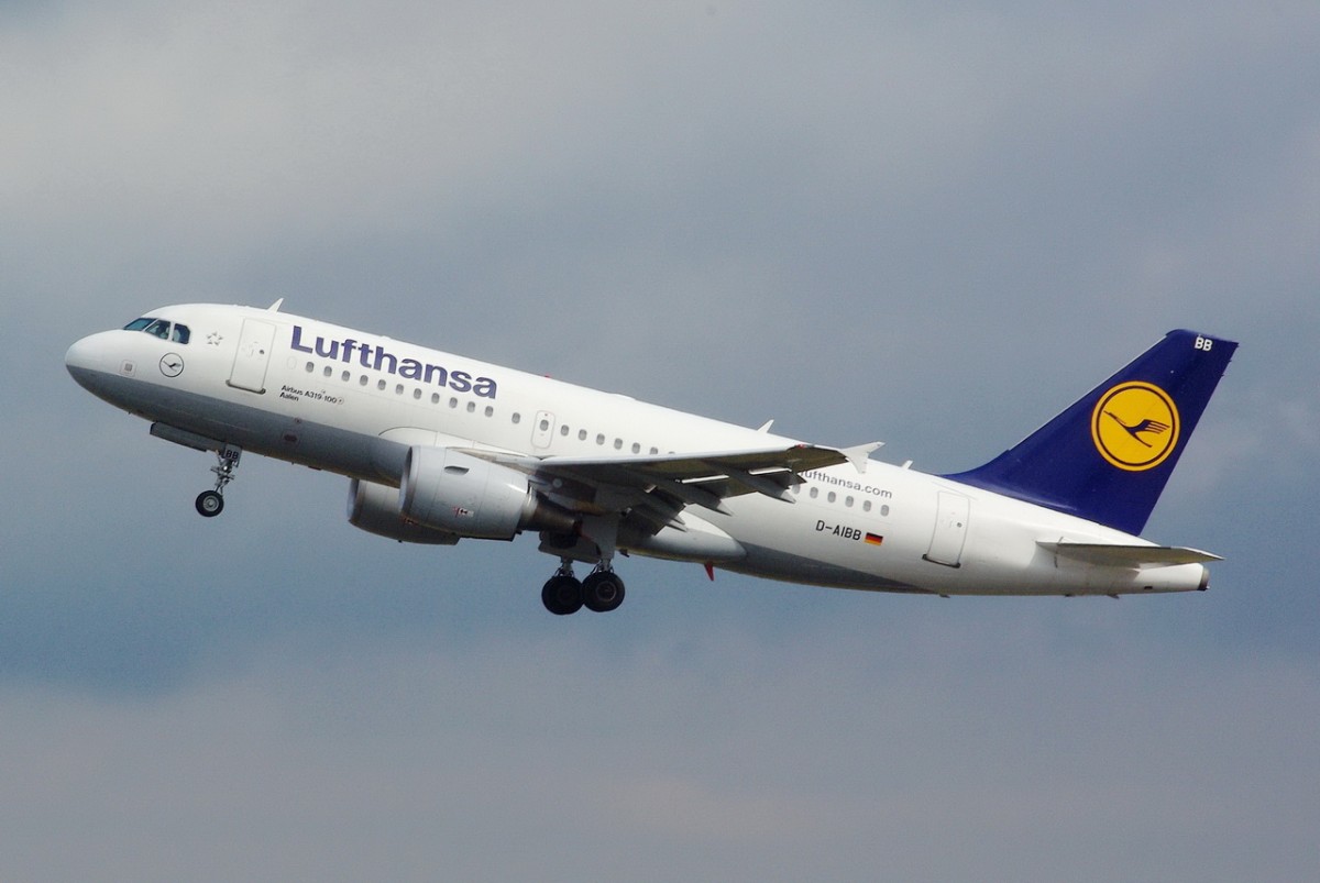 D-AIBB Lufthansa Airbus A319-112  Aalen   in Tegel gestartet am 08.07.2015