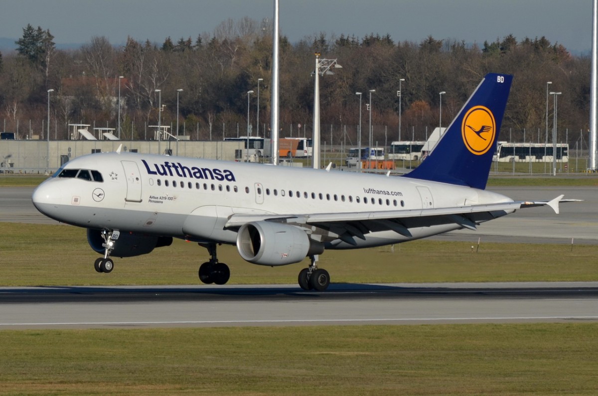 D-AIBD Lufthansa Airbus A319-112  Pirmasens   in München bei der Landung am 07.12.2015
