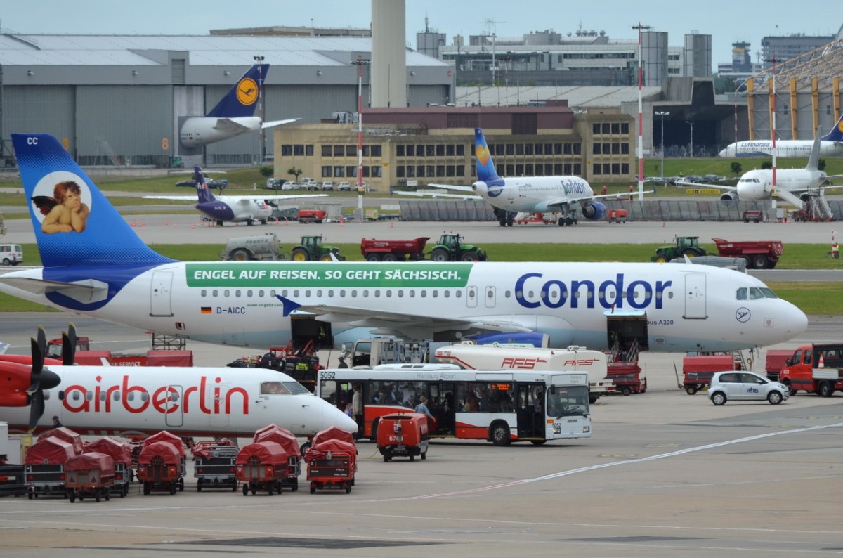 D-AICC Condor Airbus A320-212  bei der Abfertigung am 15.06.2015 in Hamburg
