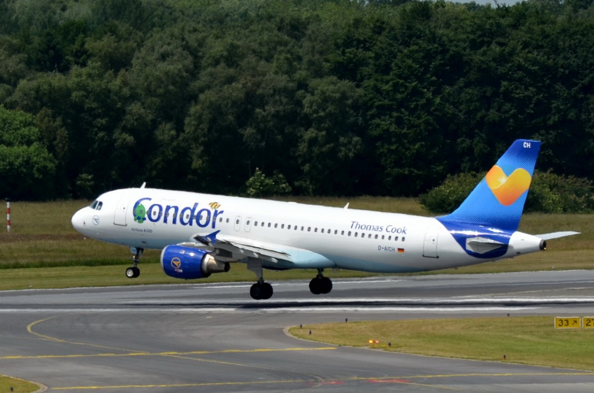 D-AICH Condor Airbus A320-212  am 15.06.2015 in Hamburg bei der Landung