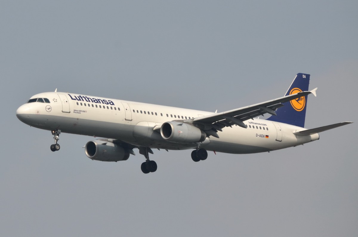 D-AIDA Lufthansa Airbus A321-231   Pforzheim   in Tegel am 24.03.2015 beim Anflug