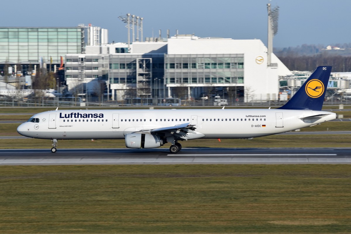 D-AIDC Lufthansa Airbus A321-231  gelandet in München am 13.12.2015