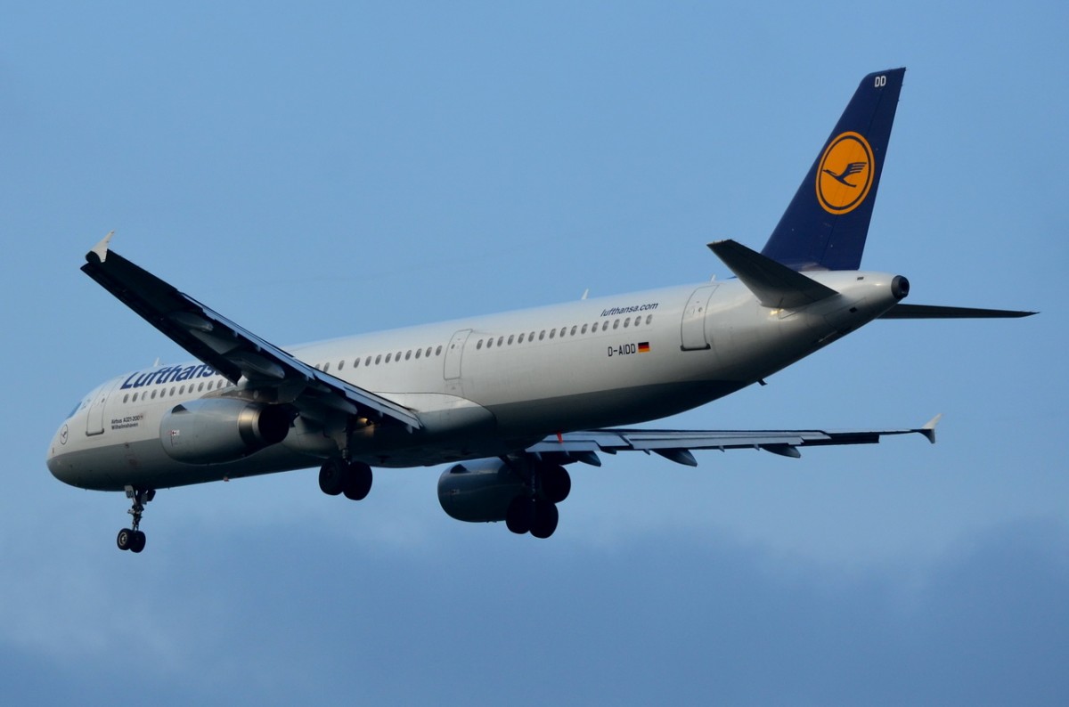 D-AIDD Lufthansa Airbus A321-231   Wilhelmshaven   beim Anflug auf Tegel am 21.11.2014