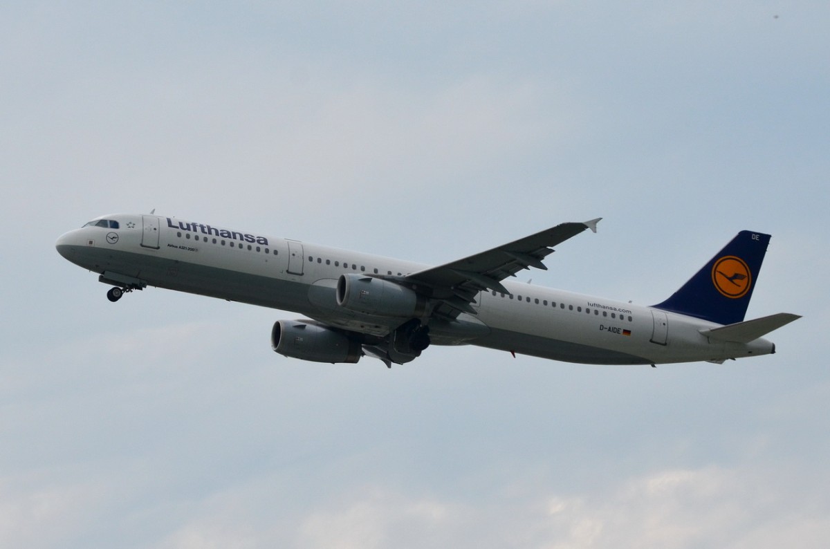 D-AIDE Lufthansa Airbus A321-231  am 13.05.2015 in München gestartet