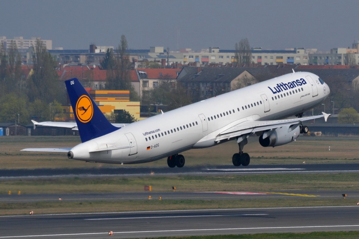 D-AIDG Lufthansa Airbus A321-231   in Tegel gestartet am 03.04.2014