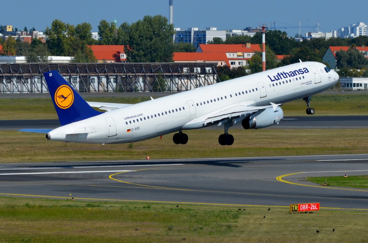 D-AIDI Lufthansa Airbus A321-231   am 04.09.2014 in Tegel gestartet