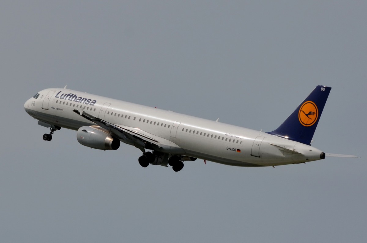 D-AIDO Lufthansa Airbus A321-231  gestartet in München am 12.05.2015