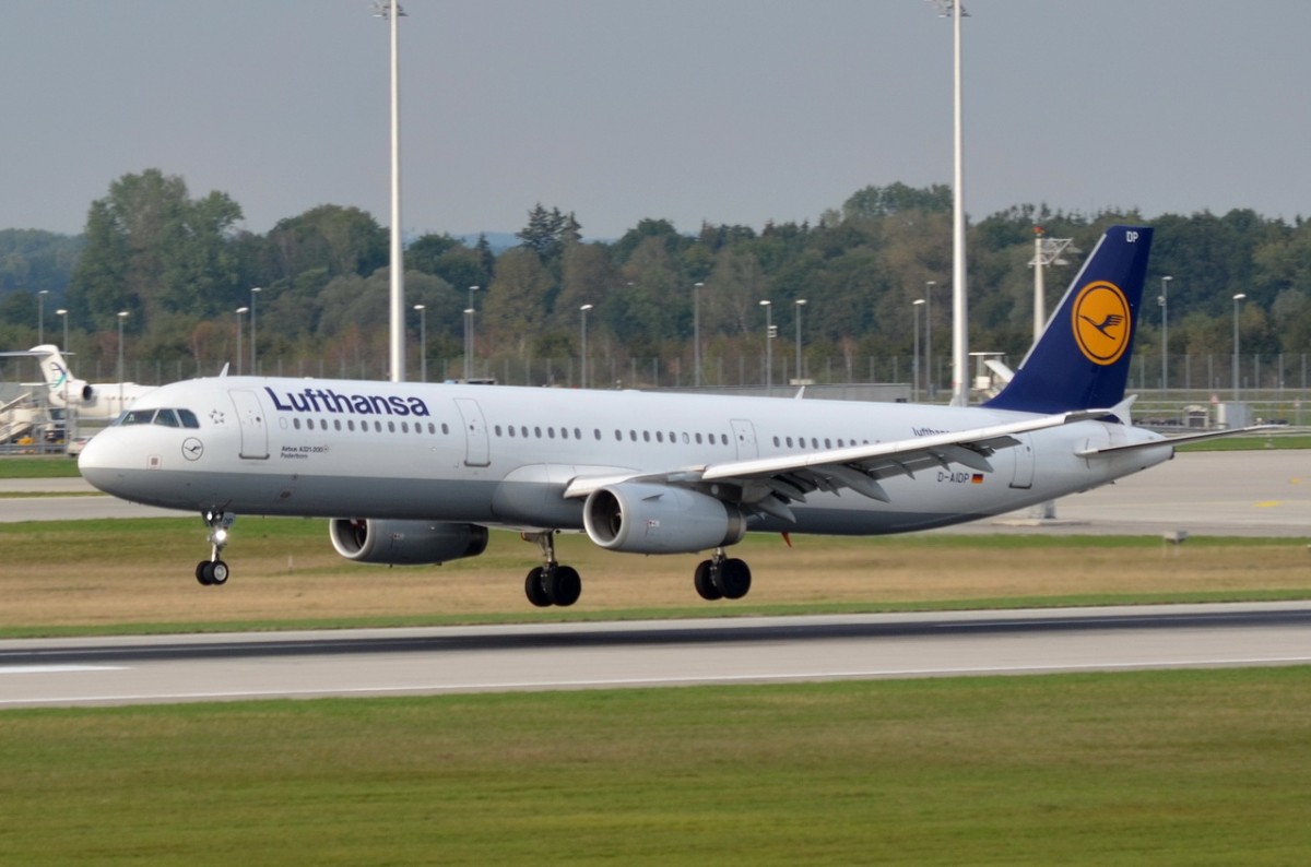 D-AIDP Lufthansa Airbus A321-231  Paderborn   vor der Landung in München  11.09.2015