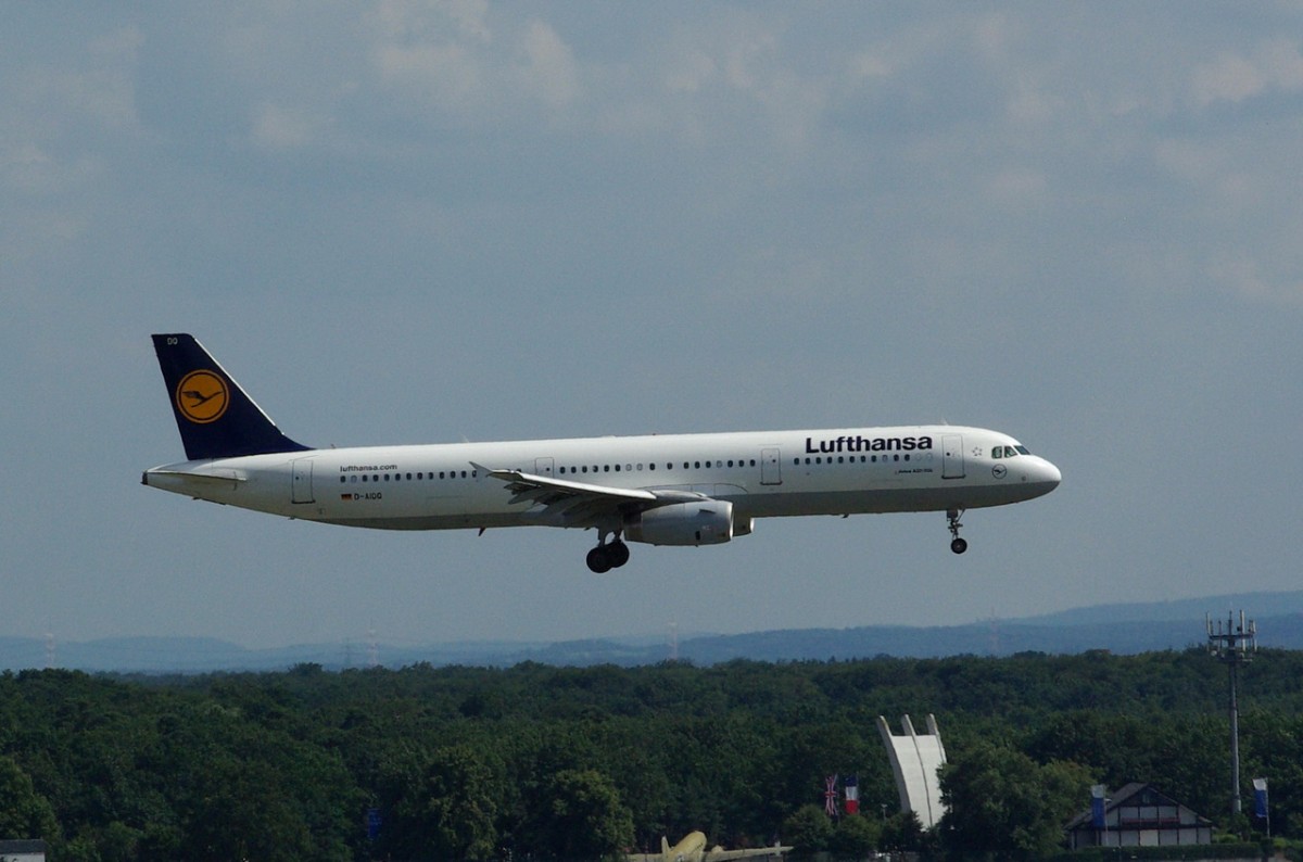 D-AIDQ Lufthansa Airbus A321-231   Landeanflug auf Frankfurt am 15.07.2014