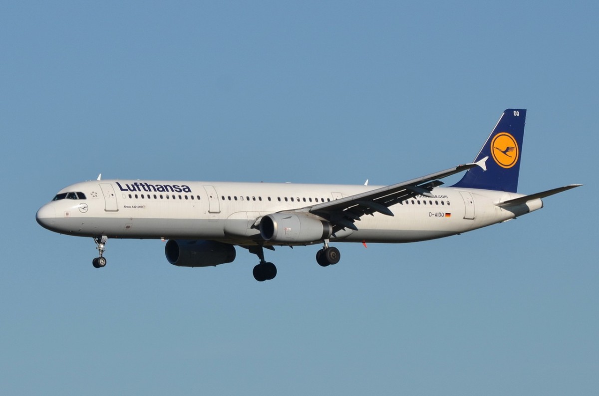 D-AIDQ Lufthansa Airbus A321-231  Landeanflug München am 06.12.2015