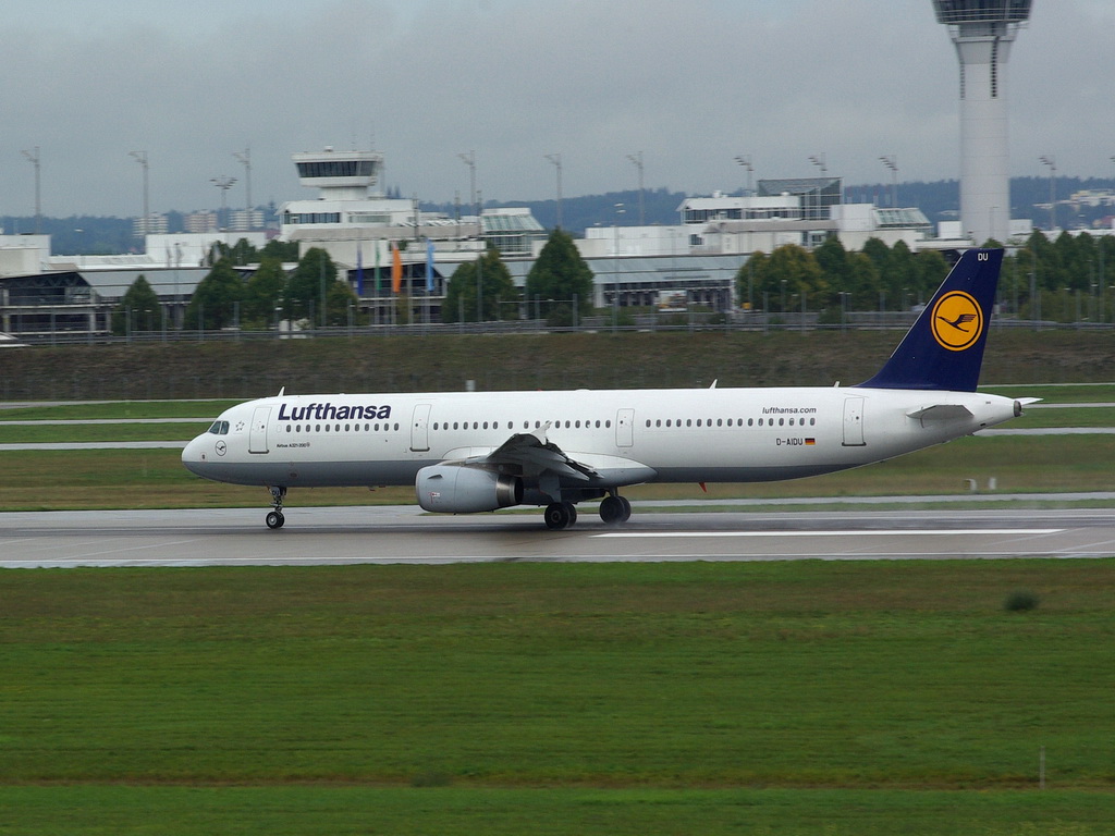 D-AIDU Lufthansa Airbus A321-231     15.09.2013

Flughafen München