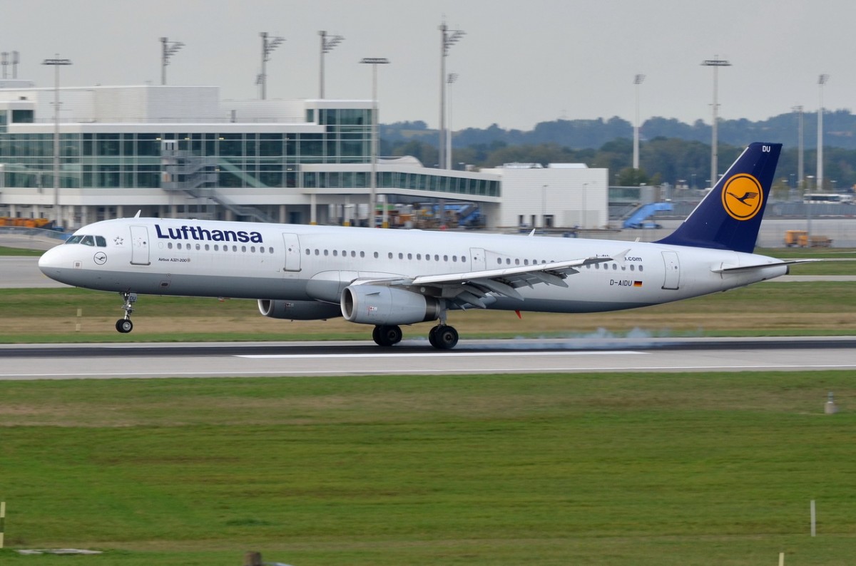 D-AIDU Lufthansa Airbus A321-231   bei der Landung am 11.09.2015 in München