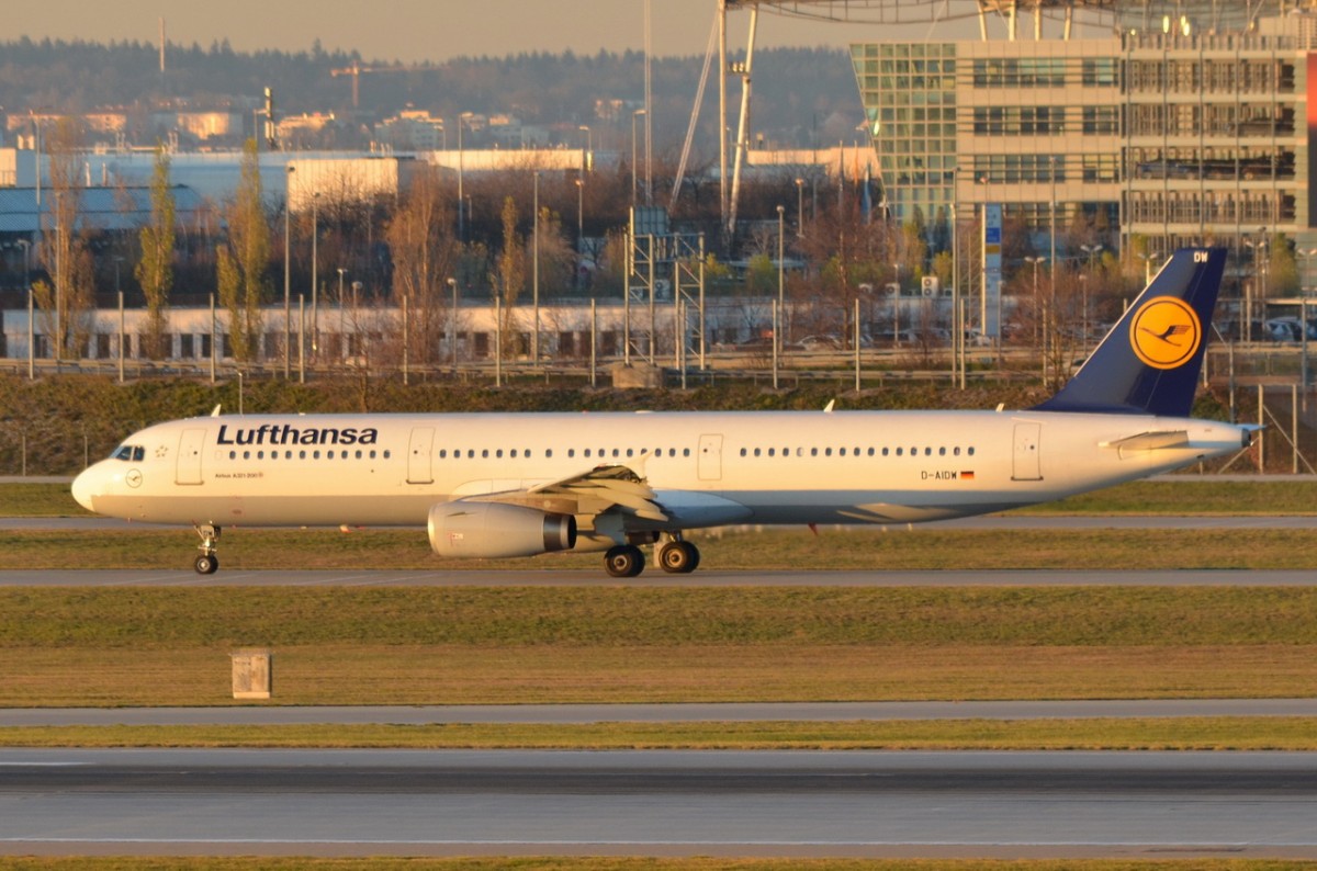 D-AIDW Lufthansa Airbus A321-231  in München am 07.12.2015 zum Start