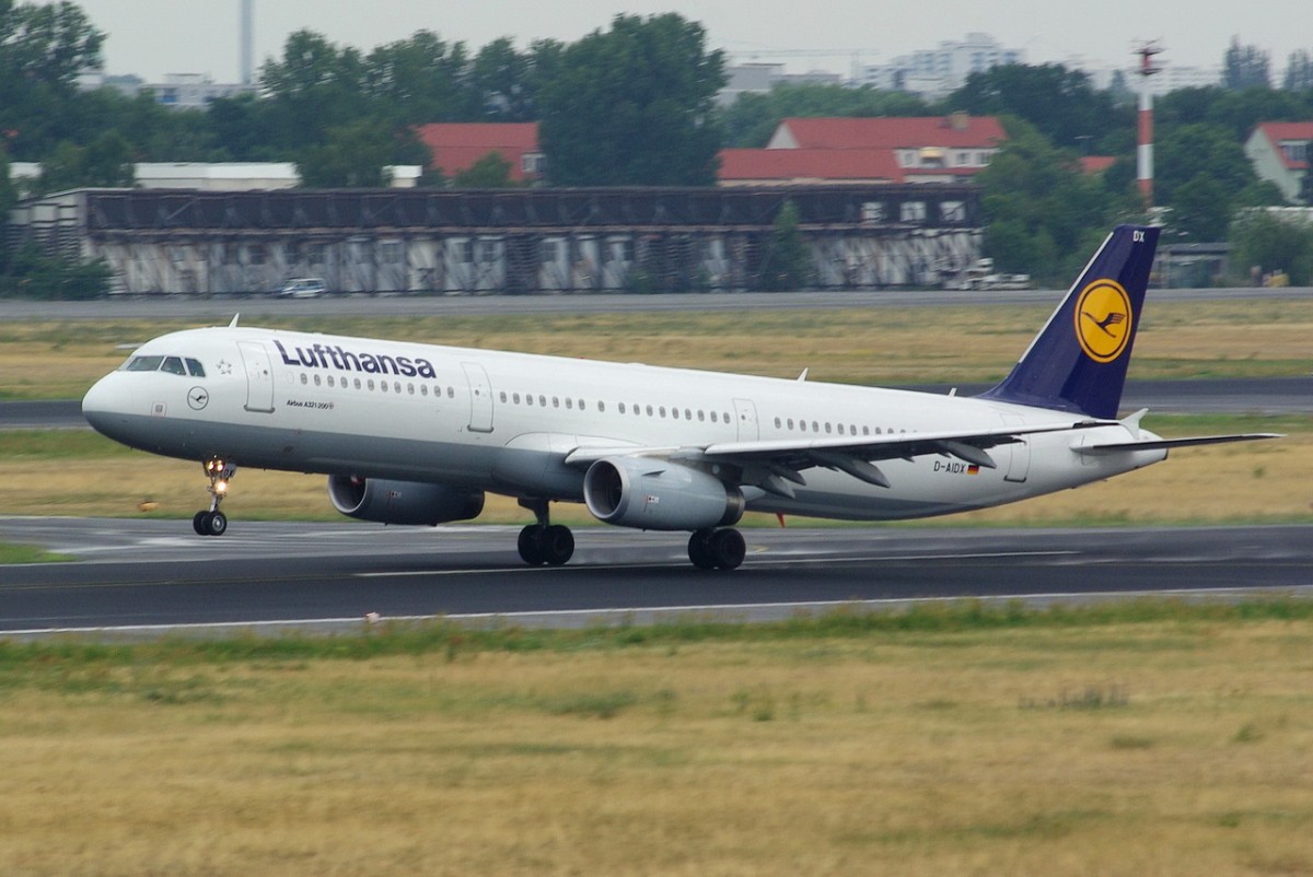 D-AIDX Lufthansa Airbus A321-231  beim Start am 08.07.2015 in Tegel
