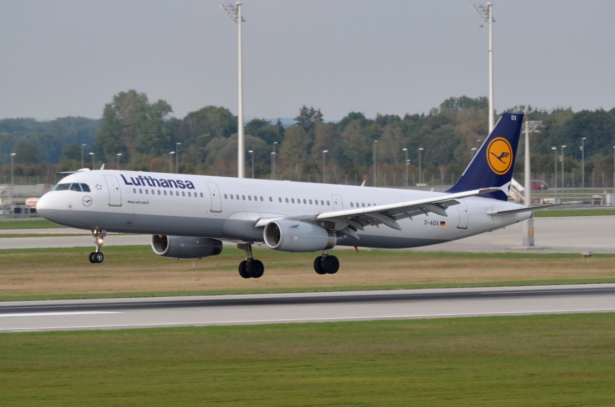 D-AIDX Lufthansa Airbus A321-231  vor der Landung in München   11.09.2015