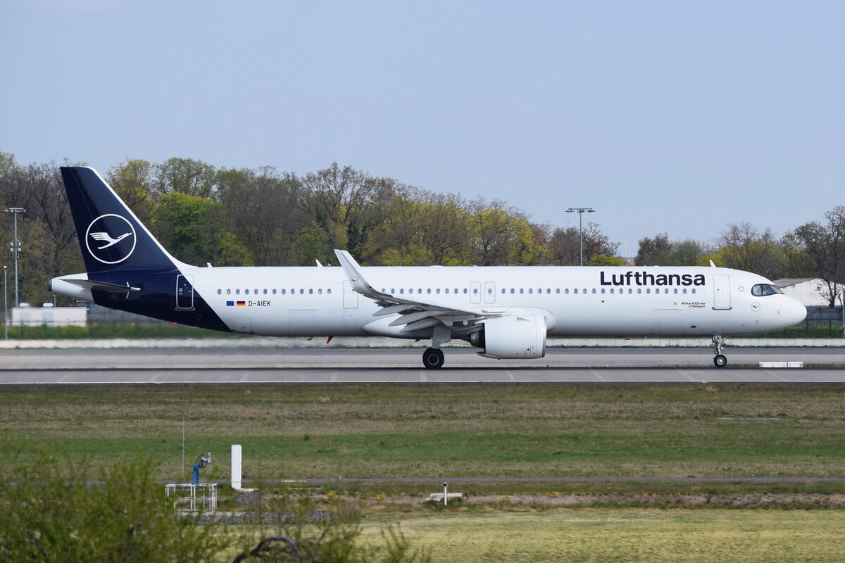 D-AIEK , Lufthansa , Airbus A321-271NX   Offenbach   ,  Berlin-Brandenburg  Willy Brandt  , BER , 24.04.2022 ,