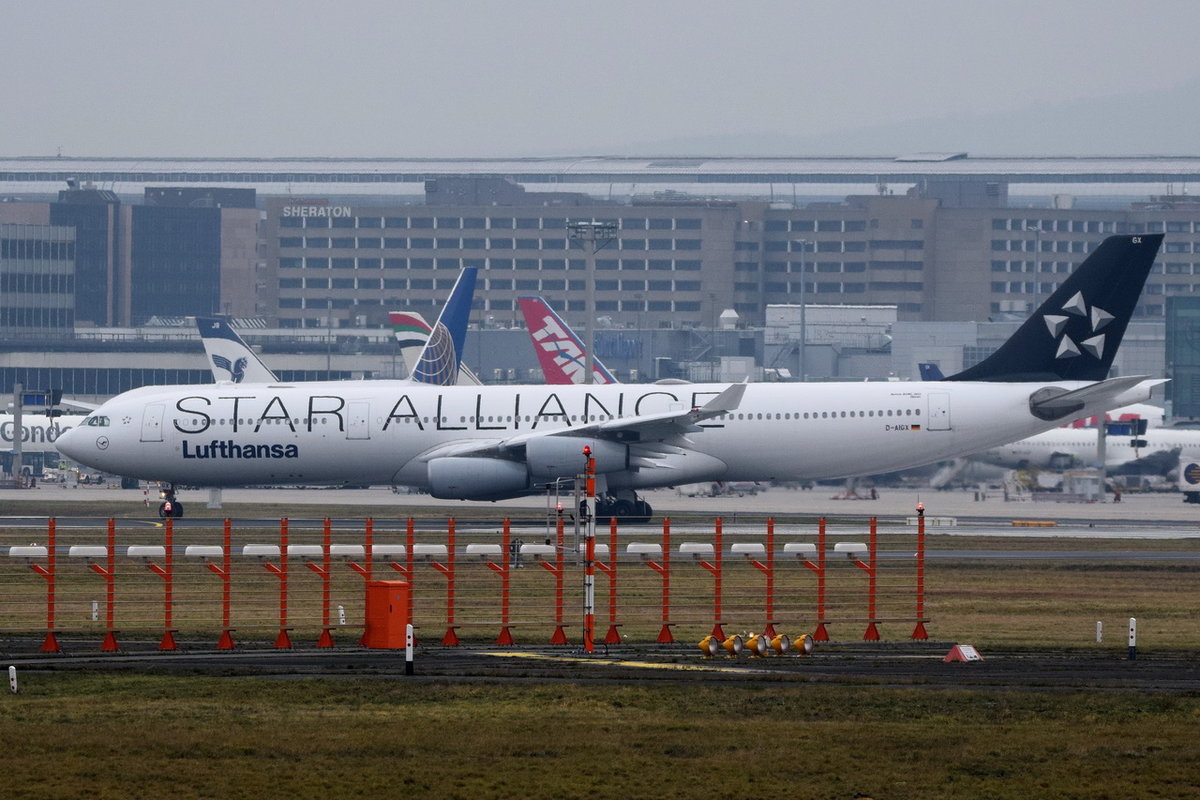 D-AIGX Lufthansa Airbus A340-313  Düren   , FRA , 06.12.2017