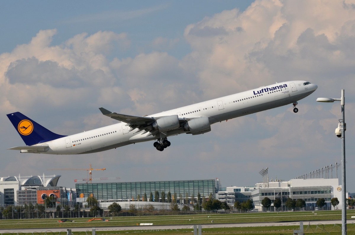 D-AIHB Lufthansa Airbus A340-642  Bremerhaven   gestartet am 10.09.2015  in München
