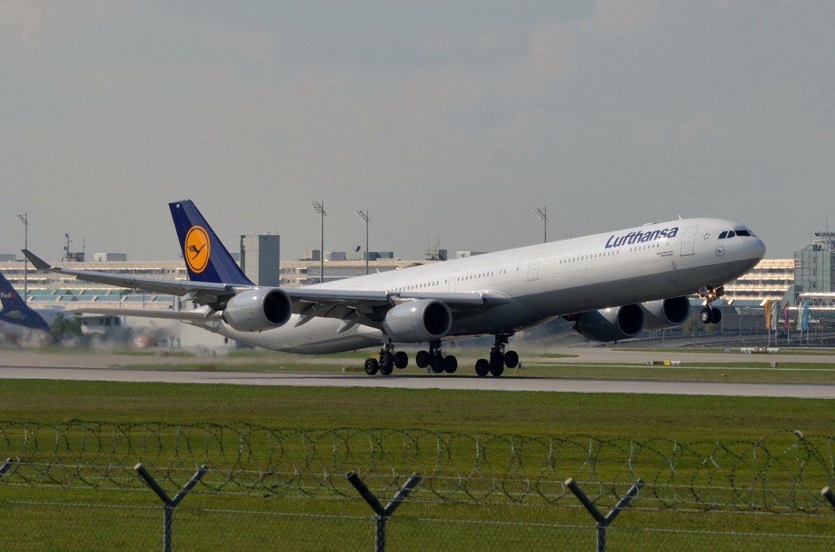 D-AIHB Lufthansa Airbus A340-642  Bremerhaven   abgehoben in München am 10.09.2015