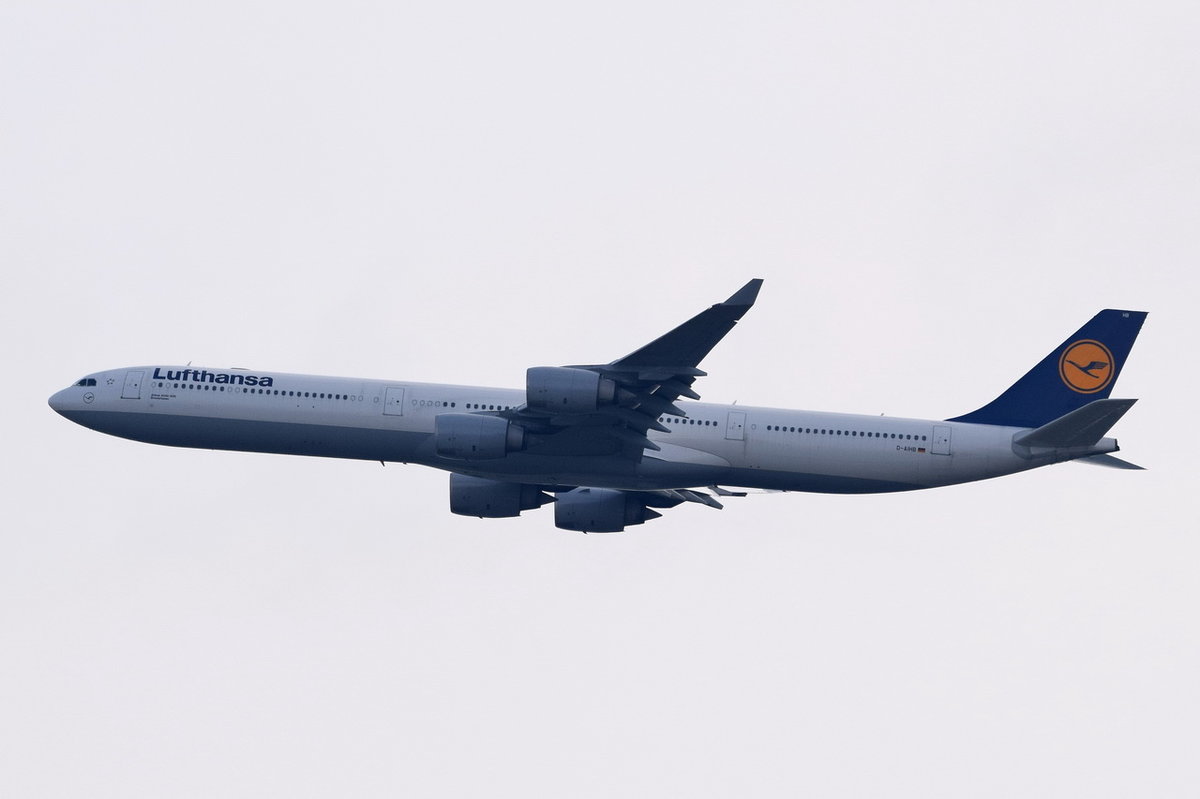 D-AIHB Lufthansa Airbus A340-642  Bremerhaven   nach dem Start am 13.10.2016 in München