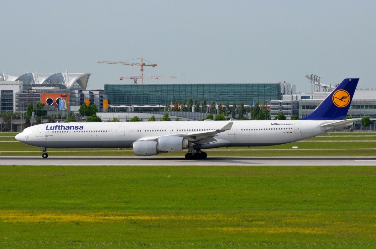 D-AIHC Lufthansa Airbus A340-642  Essen  in München am 12.05.2015 gelandet