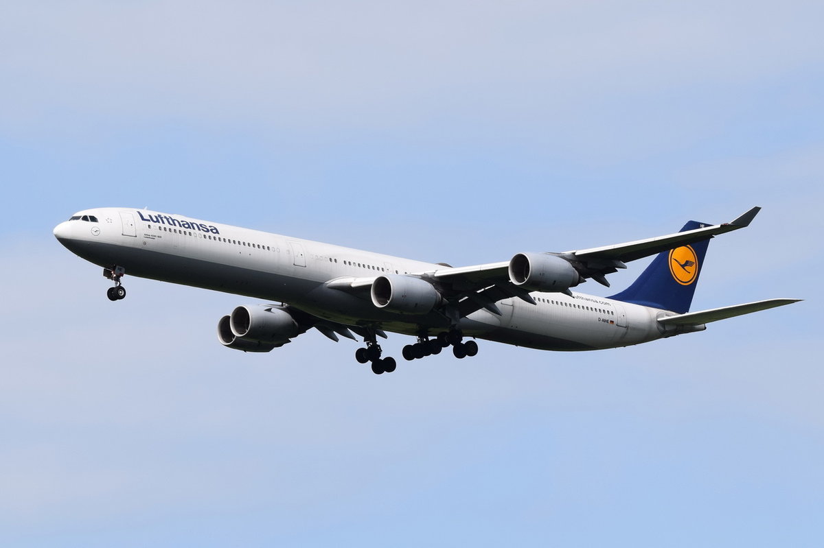D-AIHE Lufthansa Airbus A340-642  Leverkusen   in München beim Landeanflug am 15.05.2016
