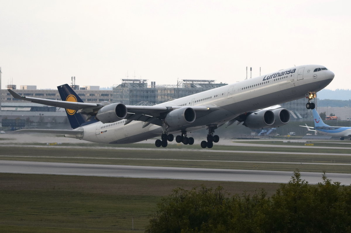 D-AIHF Lufthansa Airbus A340-642  Lübeck   in München am 12.10.2016 gestartet