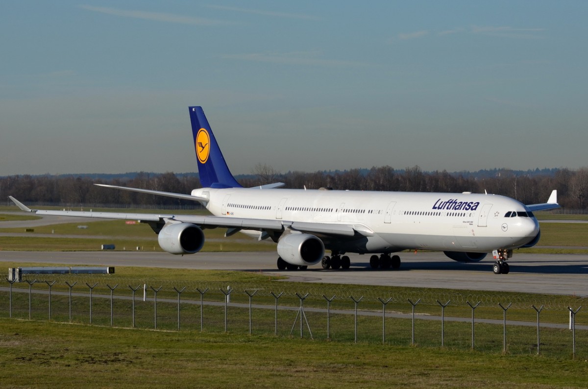 D-AIHK Lufthansa Airbus A340-642  Mainz   in München zum Start am 07.12.2015