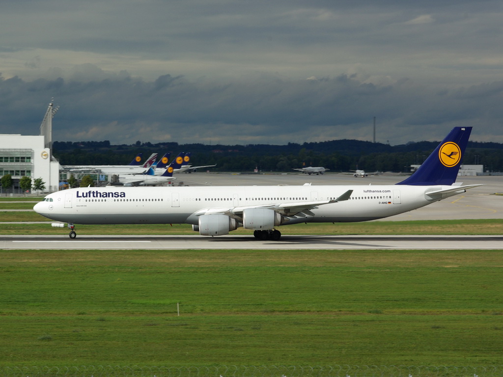 D-AIHQ Lufthansa Airbus A340-642X        15.09.2013

Flughafen Mnchen