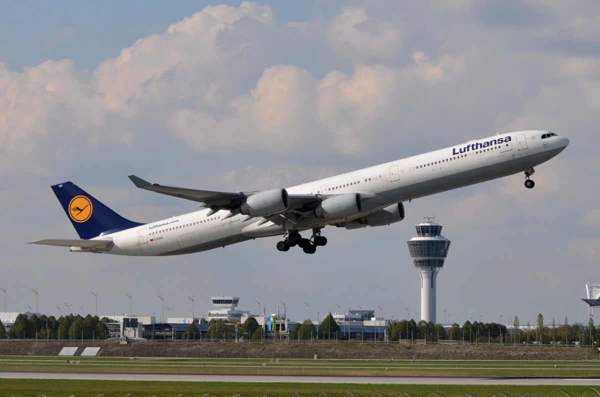 D-AIHS Lufthansa Airbus A340-642   in München gestartet am 10.09.2015