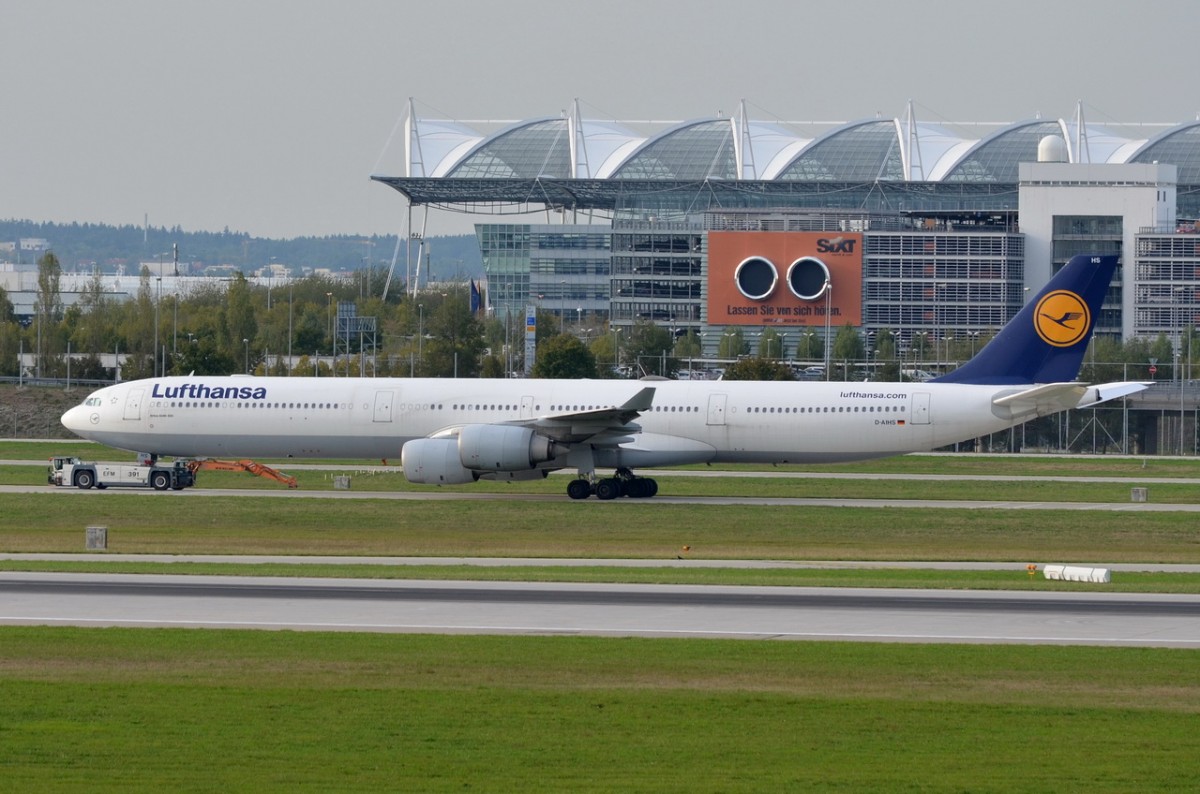 D-AIHS Lufthansa Airbus A340-642  in München unterwegs am 11.09.2015