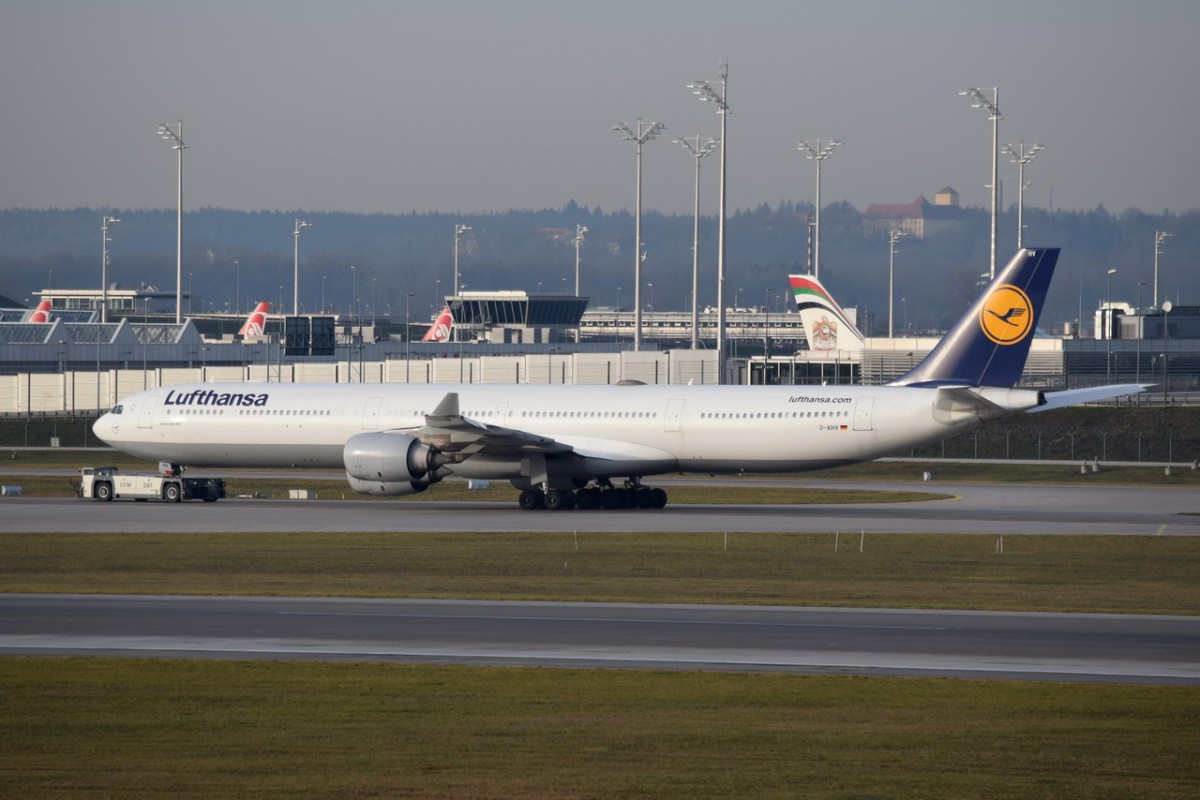D-AIHV Lufthansa Airbus A340-642  am 11.12.2015 in München