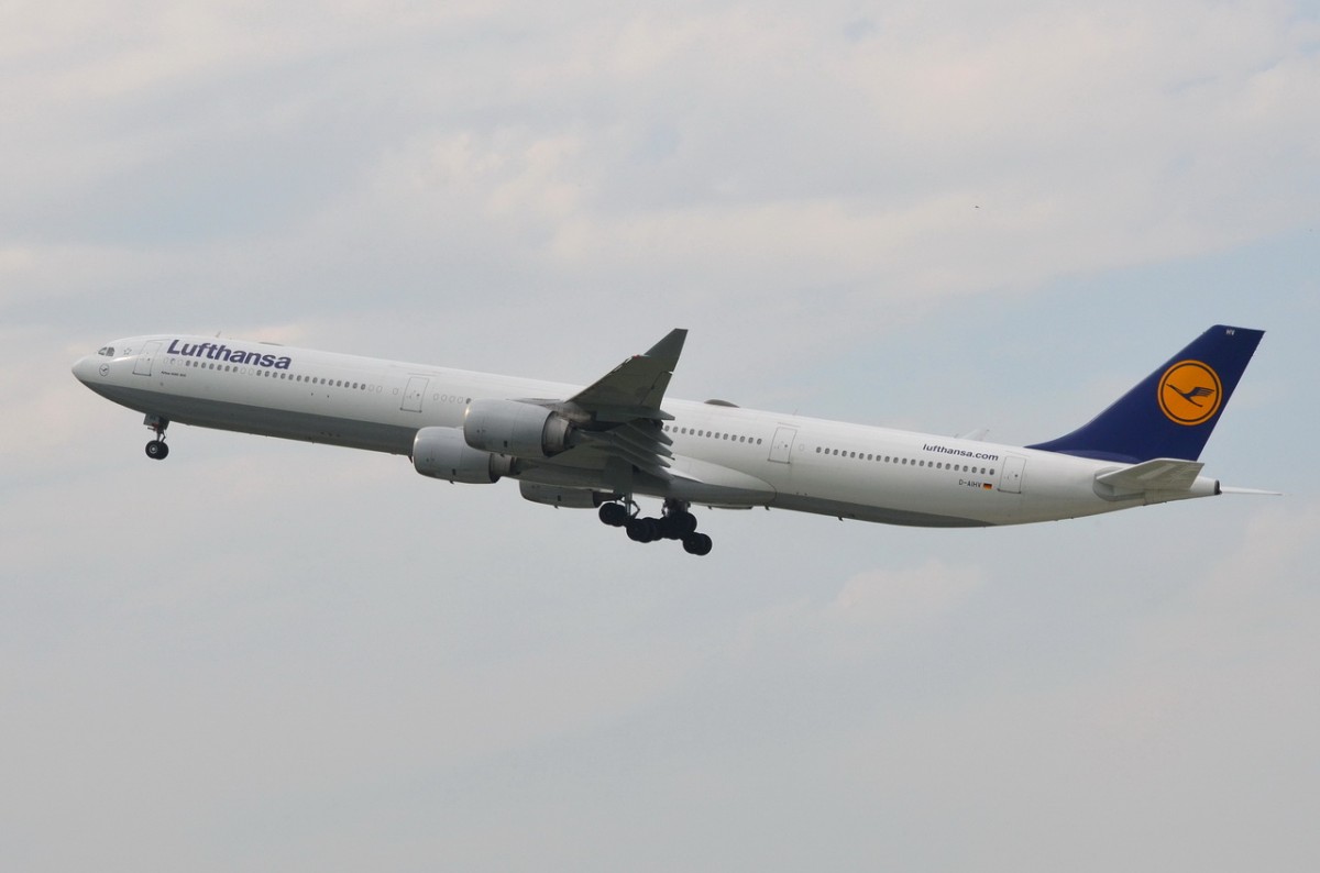 D-AIHV Lufthansa Airbus A340-642  in München gestartet am 13.05.2015