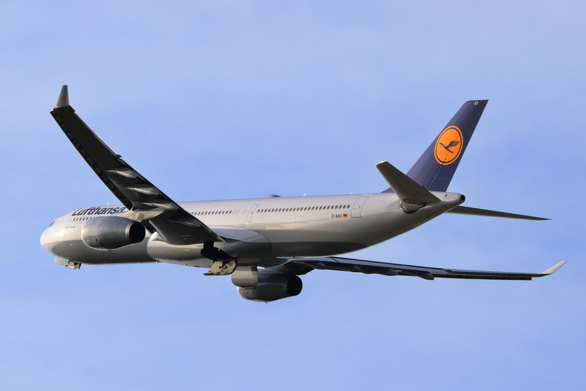 D-AIKF Lufthansa Airbus A330-343  Witten , MUC , 04.10.2017