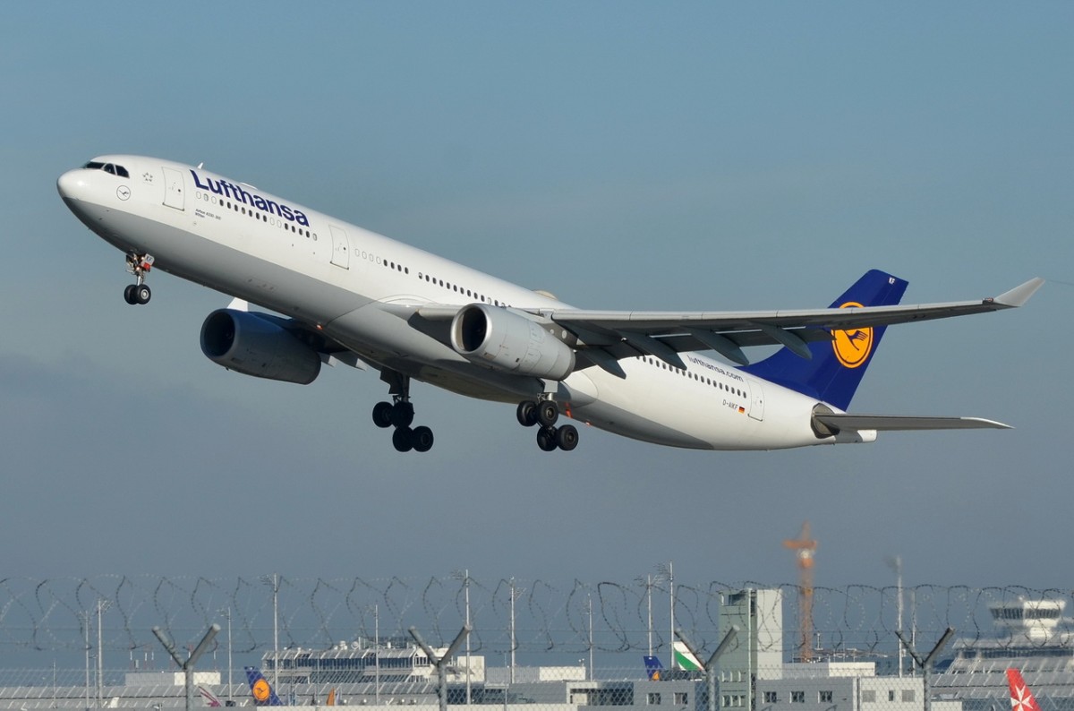 D-AIKF Lufthansa Airbus A330-343  Witten   gestartet am 05.12.2015 in München