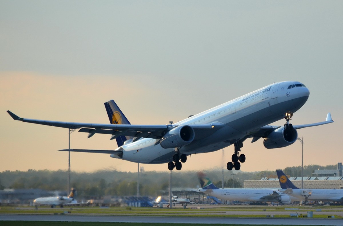 D-AIKH Lufthansa Airbus A330-343   in München gestartet am 10.09.2015
